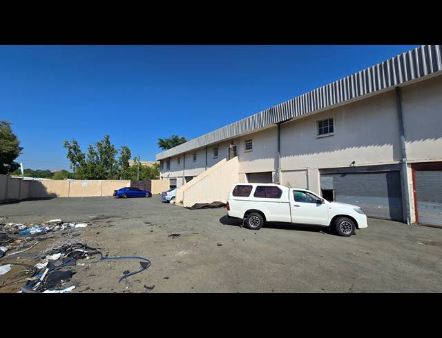 1,550M² WAREHOUSE FOR SALE IN EASTLEIGH